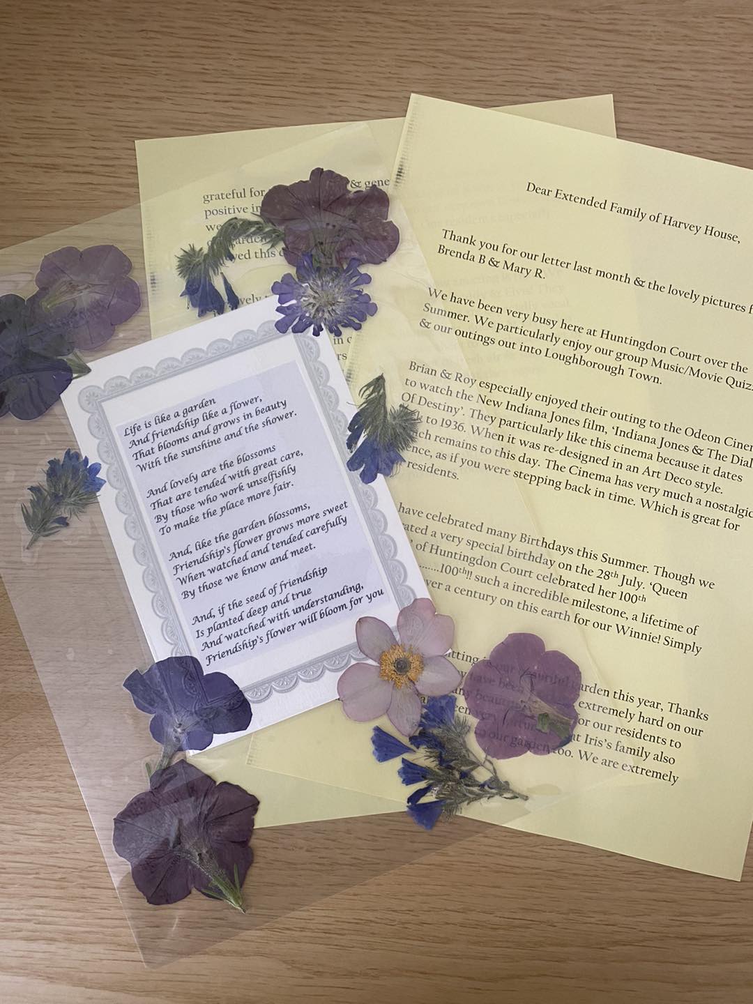 From letters to handmade gifts, Huntingdon House and Harvey House show that the smallest gestures can create the biggest smiles. 🌸✉️💛