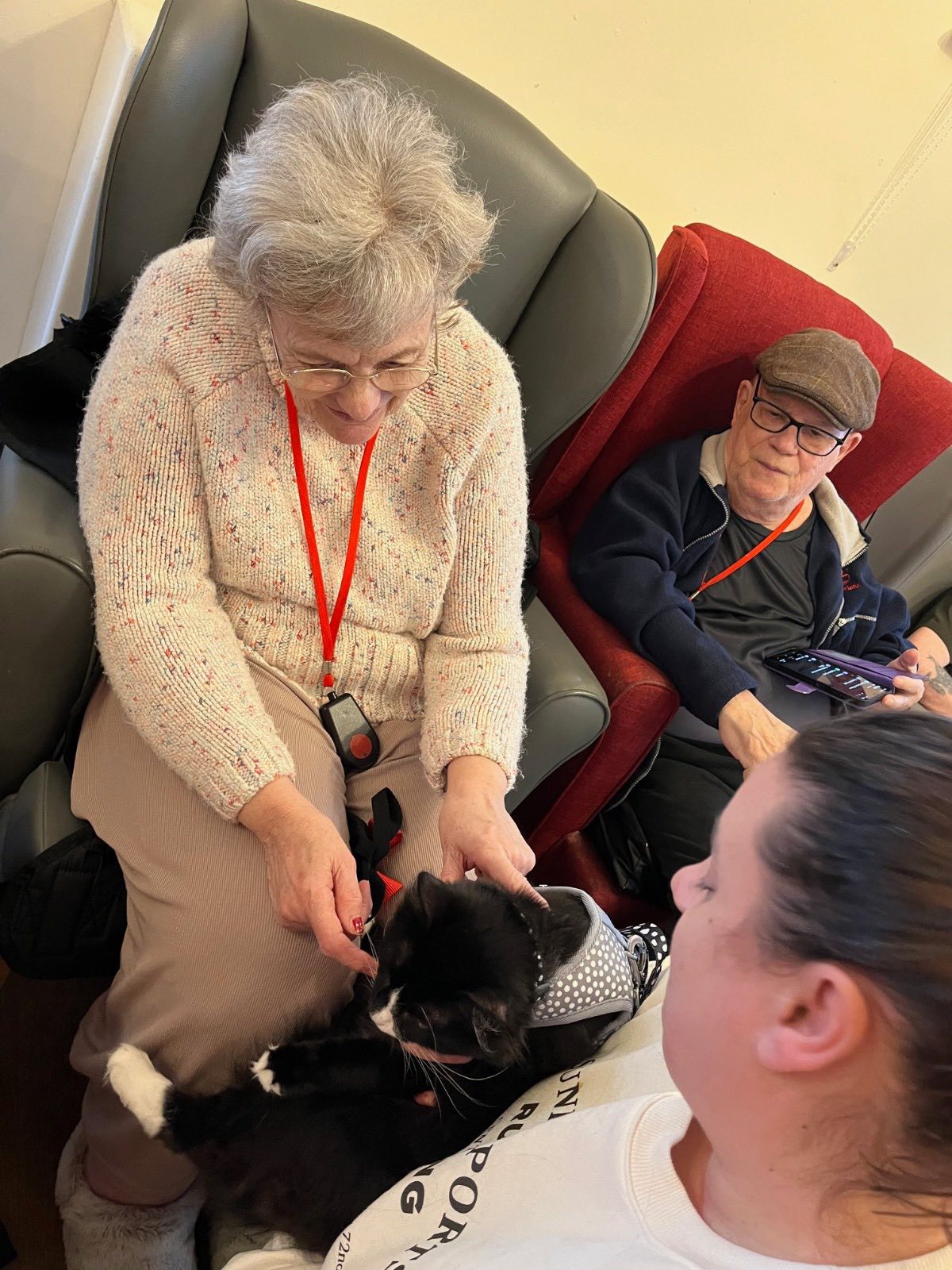 Residents at Cooper House enjoyed a heartwarming visit from Felix the dog and Lola the cat, bringing smiles, comfort and joyful moments.